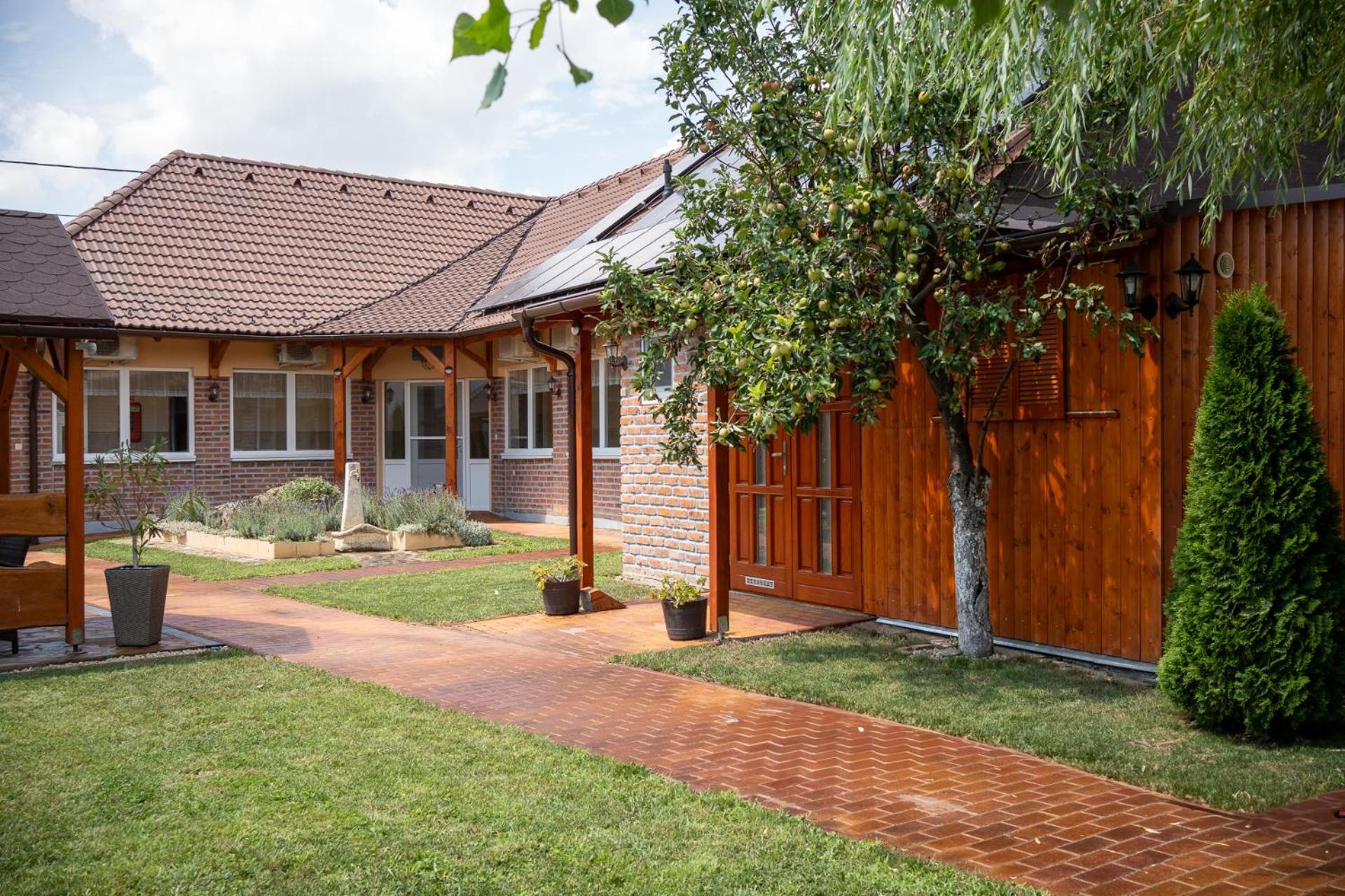 Holiday Apartmanhaz 귤러 외부 사진